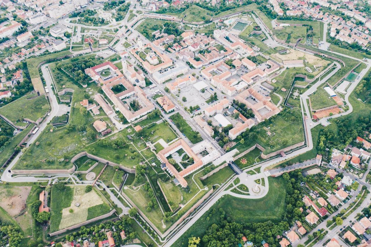 Derby Apart Hotel Alba Iulia Extérieur photo